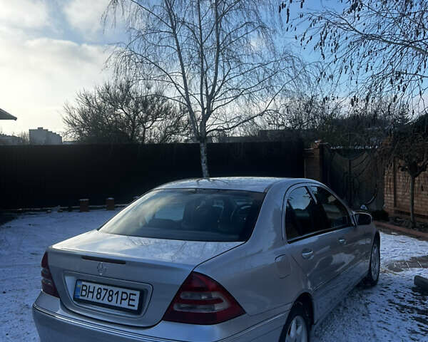 Серый Мерседес Ц-Класс, объемом двигателя 3.2 л и пробегом 269 тыс. км за 4999 $, фото 6 на Automoto.ua