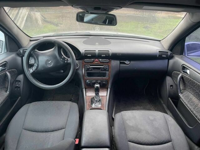 Серый Мерседес Ц-Класс, объемом двигателя 2.7 л и пробегом 360 тыс. км за 3550 $, фото 5 на Automoto.ua