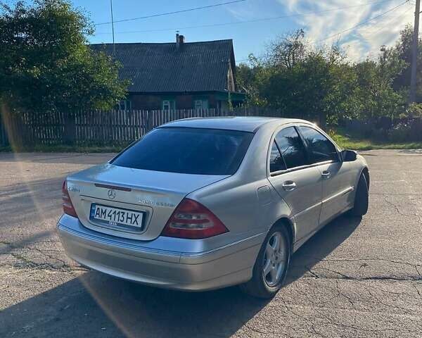 Сірий Мерседес Ц-Клас, об'ємом двигуна 2 л та пробігом 363 тис. км за 4000 $, фото 4 на Automoto.ua