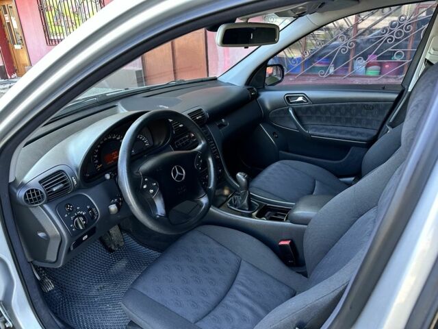 Мерседес Ц-Клас 2000 у Рахове на Automoto.ua Сірий Мерседес Ц-Клас, об'ємом двигуна 2 л та пробігом 140 тис. км за 5400 $, фото 6 на Automoto.ua