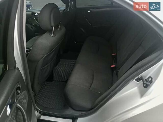 Сірий Мерседес Ц-Клас, об'ємом двигуна 1.8 л та пробігом 350 тис. км за 3999 $, фото 23 на Automoto.ua