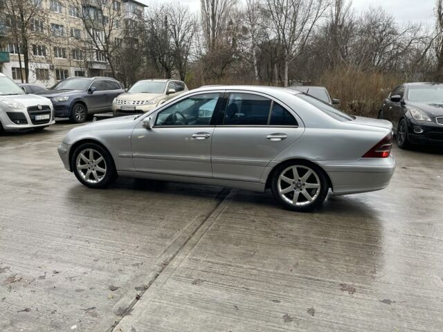 Серый Мерседес Ц-Класс, объемом двигателя 2.1 л и пробегом 300 тыс. км за 3400 $, фото 6 на Automoto.ua
