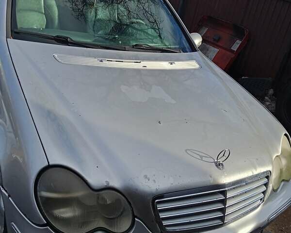 Сірий Мерседес Ц-Клас, об'ємом двигуна 2.2 л та пробігом 600 тис. км за 2000 $, фото 8 на Automoto.ua