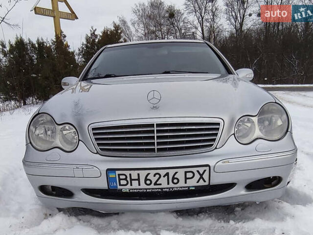Серый Мерседес Ц-Класс, объемом двигателя 2 л и пробегом 301 тыс. км за 3800 $, фото 1 на Automoto.ua