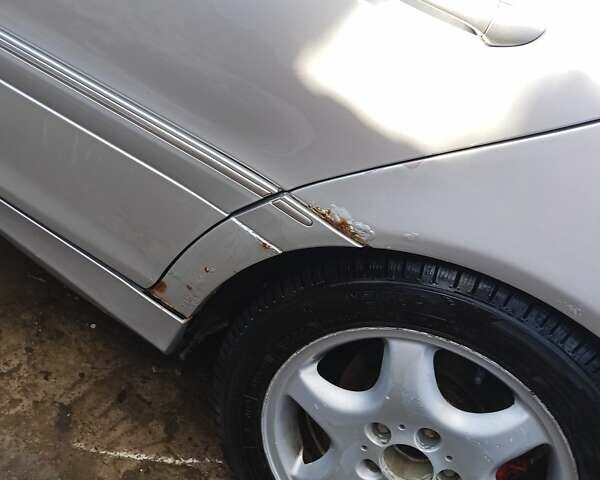 Сірий Мерседес Ц-Клас, об'ємом двигуна 2.2 л та пробігом 600 тис. км за 2000 $, фото 5 на Automoto.ua