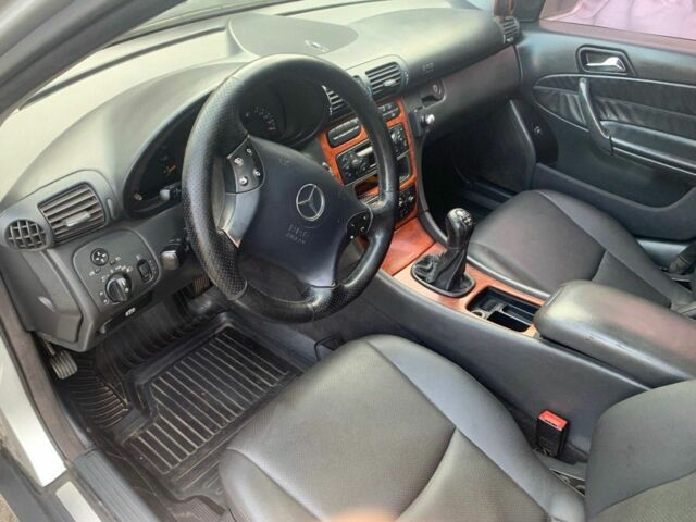 Сірий Мерседес Ц-Клас, об'ємом двигуна 2 л та пробігом 338 тис. км за 4100 $, фото 7 на Automoto.ua