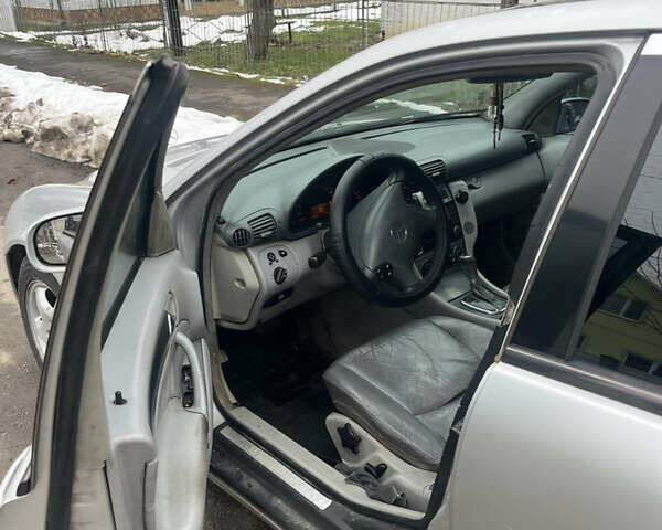 Сірий Мерседес Ц-Клас, об'ємом двигуна 2.2 л та пробігом 300 тис. км за 2700 $, фото 17 на Automoto.ua