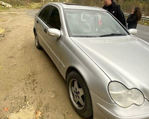 Сірий Мерседес Ц-Клас, об'ємом двигуна 2 л та пробігом 344 тис. км за 4200 $, фото 1 на Automoto.ua