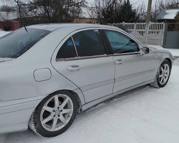 Сірий Мерседес Ц-Клас, об'ємом двигуна 2.15 л та пробігом 402 тис. км за 4500 $, фото 2 на Automoto.ua