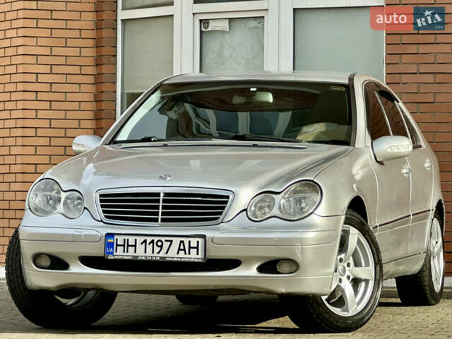 Серый Мерседес Ц-Класс, объемом двигателя 1.8 л и пробегом 250 тыс. км за 3950 $, фото 2 на Automoto.ua
