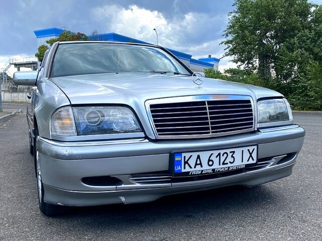 Сірий Мерседес Ц-Клас, об'ємом двигуна 2 л та пробігом 250 тис. км за 2550 $, фото 6 на Automoto.ua