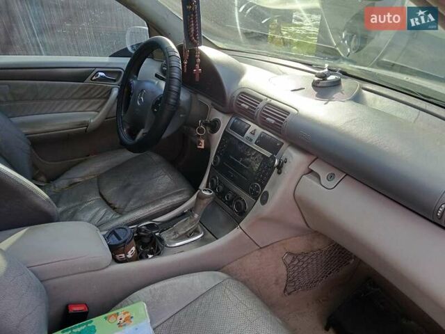 Сірий Мерседес Ц-Клас, об'ємом двигуна 2.2 л та пробігом 600 тис. км за 2000 $, фото 9 на Automoto.ua