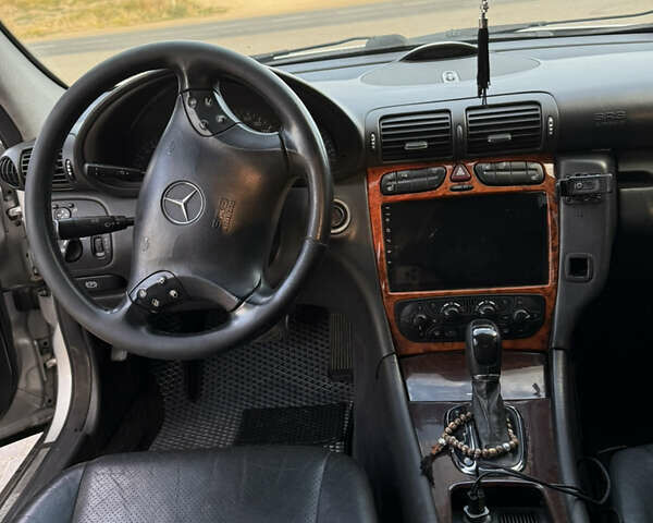 Серый Мерседес Ц-Класс, объемом двигателя 2.15 л и пробегом 390 тыс. км за 5500 $, фото 7 на Automoto.ua