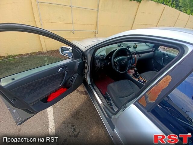 Серый Мерседес Ц-Класс, объемом двигателя 2 л и пробегом 174 тыс. км за 2950 $, фото 6 на Automoto.ua