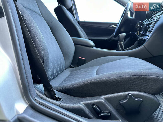 Сірий Мерседес Ц-Клас, об'ємом двигуна 2 л та пробігом 135 тис. км за 5700 $, фото 37 на Automoto.ua