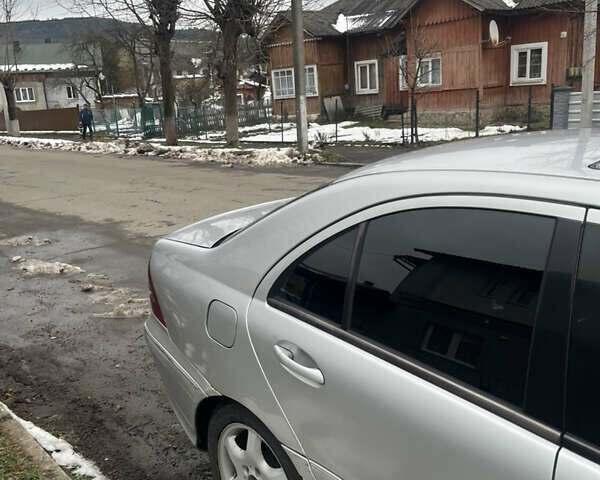 Сірий Мерседес Ц-Клас, об'ємом двигуна 2.2 л та пробігом 300 тис. км за 2700 $, фото 10 на Automoto.ua
