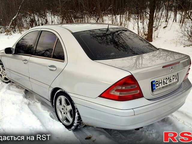 Серый Мерседес Ц-Класс, объемом двигателя 2 л и пробегом 301 тыс. км за 3800 $, фото 5 на Automoto.ua