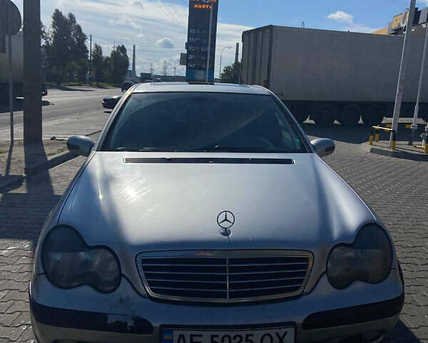 Сірий Мерседес Ц-Клас, об'ємом двигуна 2 л та пробігом 410 тис. км за 4400 $, фото 1 на Automoto.ua