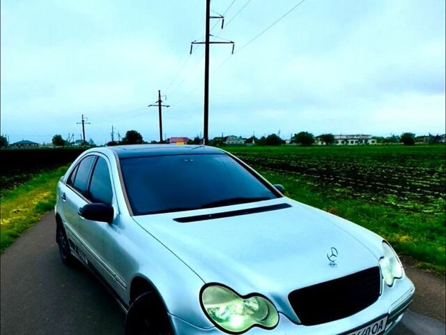 Сірий Мерседес Ц-Клас, об'ємом двигуна 2 л та пробігом 0 тис. км за 3700 $, фото 2 на Automoto.ua