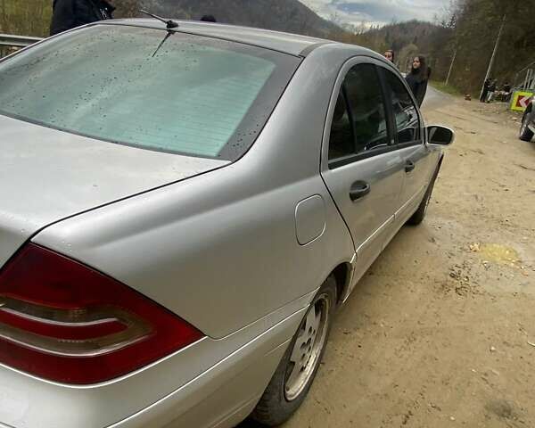 Сірий Мерседес Ц-Клас, об'ємом двигуна 2 л та пробігом 344 тис. км за 4200 $, фото 5 на Automoto.ua