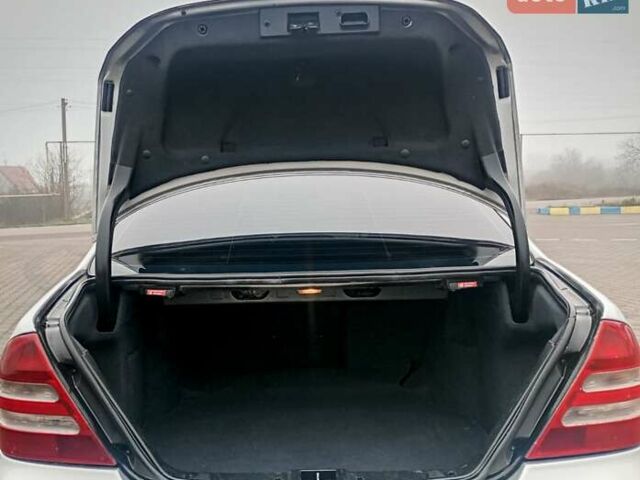 Сірий Мерседес Ц-Клас, об'ємом двигуна 1.8 л та пробігом 350 тис. км за 3999 $, фото 24 на Automoto.ua