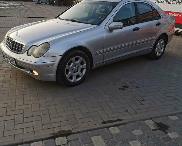 Сірий Мерседес Ц-Клас, об'ємом двигуна 2 л та пробігом 340 тис. км за 3700 $, фото 25 на Automoto.ua