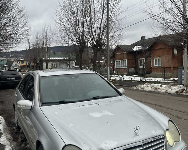 Сірий Мерседес Ц-Клас, об'ємом двигуна 2.2 л та пробігом 300 тис. км за 2700 $, фото 5 на Automoto.ua