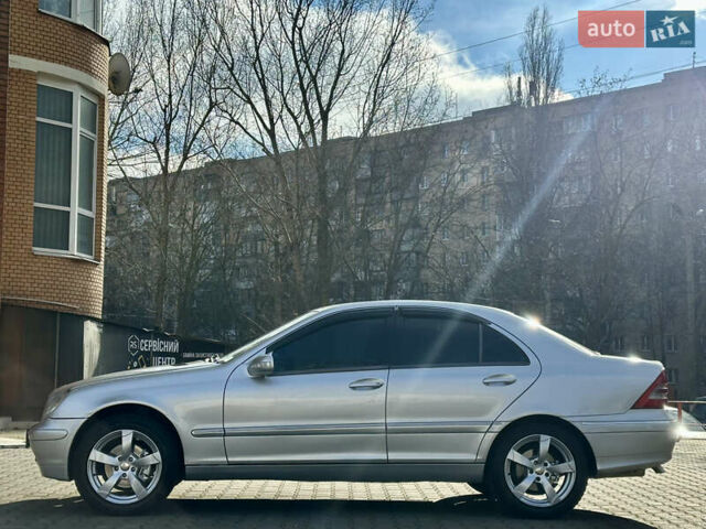 Серый Мерседес Ц-Класс, объемом двигателя 1.8 л и пробегом 250 тыс. км за 3950 $, фото 10 на Automoto.ua