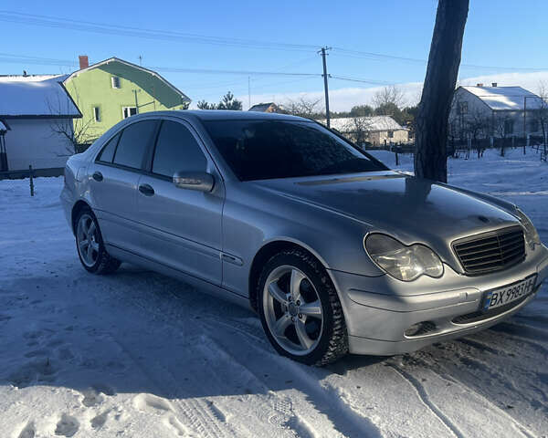 Сірий Мерседес Ц-Клас, об'ємом двигуна 2 л та пробігом 335 тис. км за 3700 $, фото 6 на Automoto.ua