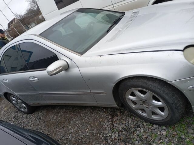 Серый Мерседес Ц-Класс, объемом двигателя 2.7 л и пробегом 360 тыс. км за 3550 $, фото 10 на Automoto.ua