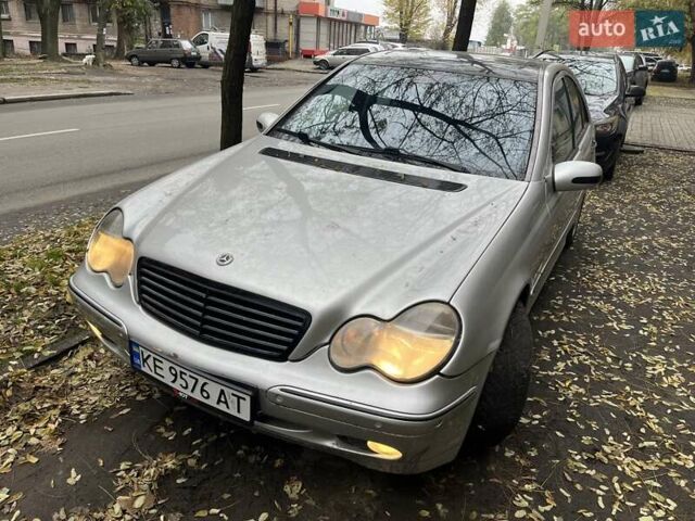 Серый Мерседес Ц-Класс, объемом двигателя 2.15 л и пробегом 438 тыс. км за 3600 $, фото 1 на Automoto.ua