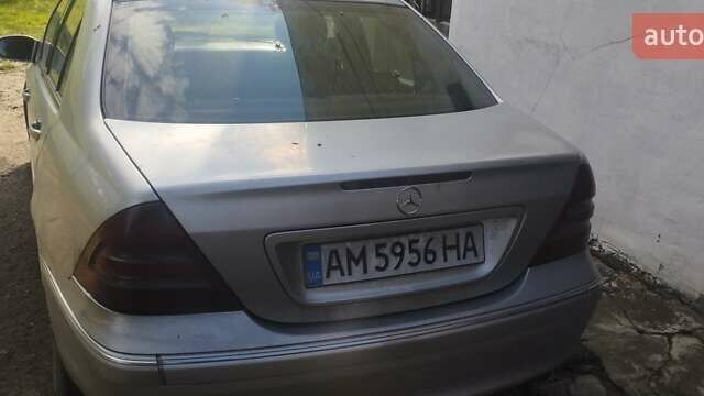 Сірий Мерседес Ц-Клас, об'ємом двигуна 2.15 л та пробігом 450 тис. км за 2666 $, фото 3 на Automoto.ua
