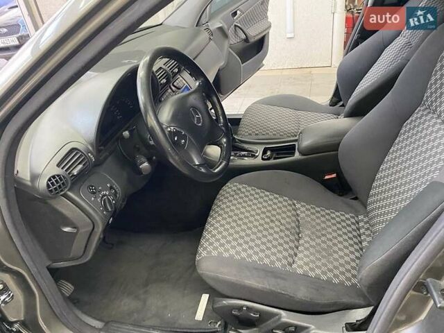 Сірий Мерседес Ц-Клас, об'ємом двигуна 2 л та пробігом 199 тис. км за 6200 $, фото 2 на Automoto.ua