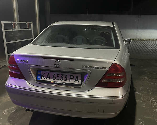 Серый Мерседес Ц-Класс, объемом двигателя 2 л и пробегом 284 тыс. км за 3700 $, фото 3 на Automoto.ua
