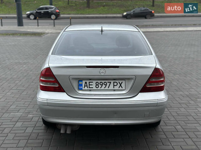 Сірий Мерседес Ц-Клас, об'ємом двигуна 2 л та пробігом 436 тис. км за 4499 $, фото 5 на Automoto.ua
