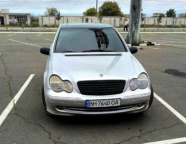 Сірий Мерседес Ц-Клас, об'ємом двигуна 2 л та пробігом 0 тис. км за 3700 $, фото 4 на Automoto.ua