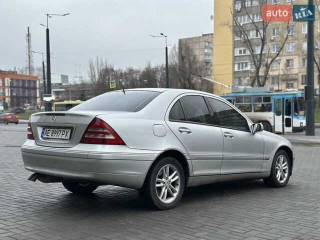 Сірий Мерседес Ц-Клас, об'ємом двигуна 2 л та пробігом 436 тис. км за 4499 $, фото 6 на Automoto.ua