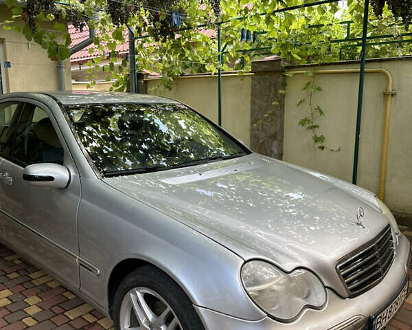 Сірий Мерседес Ц-Клас, об'ємом двигуна 3.2 л та пробігом 268 тис. км за 4300 $, фото 15 на Automoto.ua