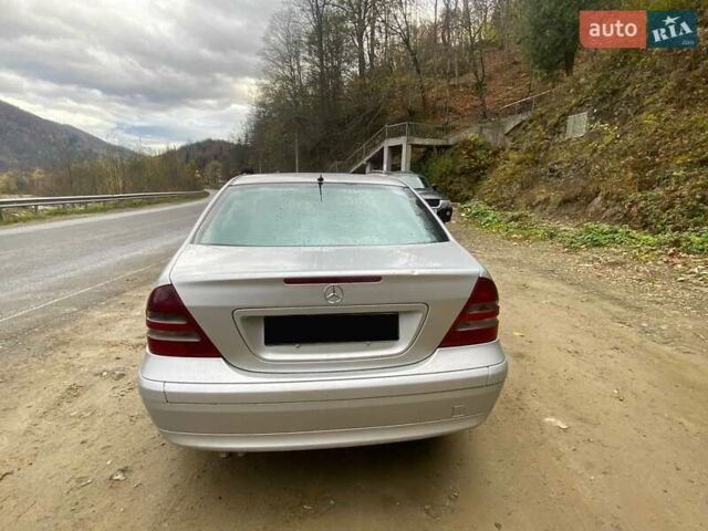 Сірий Мерседес Ц-Клас, об'ємом двигуна 2 л та пробігом 344 тис. км за 4200 $, фото 2 на Automoto.ua