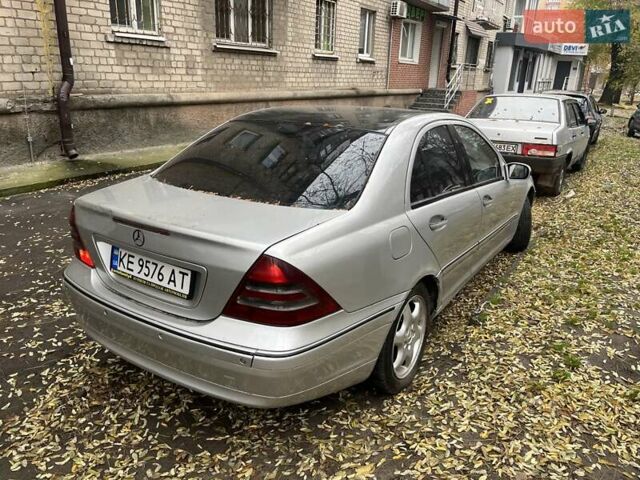 Серый Мерседес Ц-Класс, объемом двигателя 2.15 л и пробегом 438 тыс. км за 3600 $, фото 2 на Automoto.ua