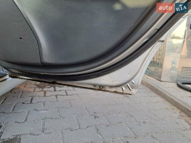 Сірий Мерседес Ц-Клас, об'ємом двигуна 2 л та пробігом 341 тис. км за 5000 $, фото 23 на Automoto.ua