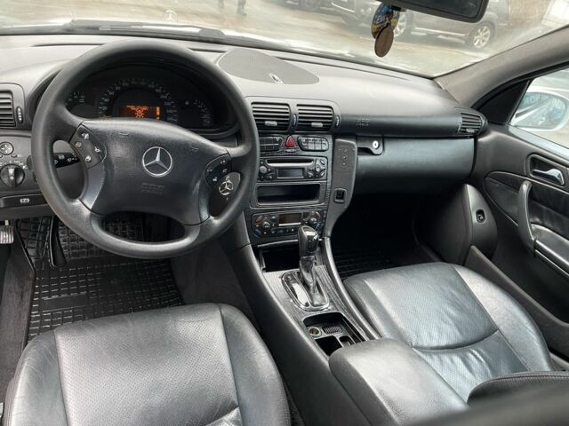 Серый Мерседес Ц-Класс, объемом двигателя 2.1 л и пробегом 300 тыс. км за 3400 $, фото 10 на Automoto.ua