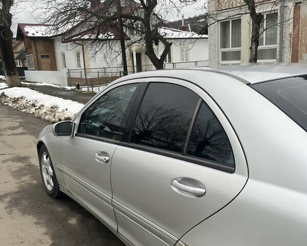 Сірий Мерседес Ц-Клас, об'ємом двигуна 2.2 л та пробігом 300 тис. км за 2700 $, фото 2 на Automoto.ua