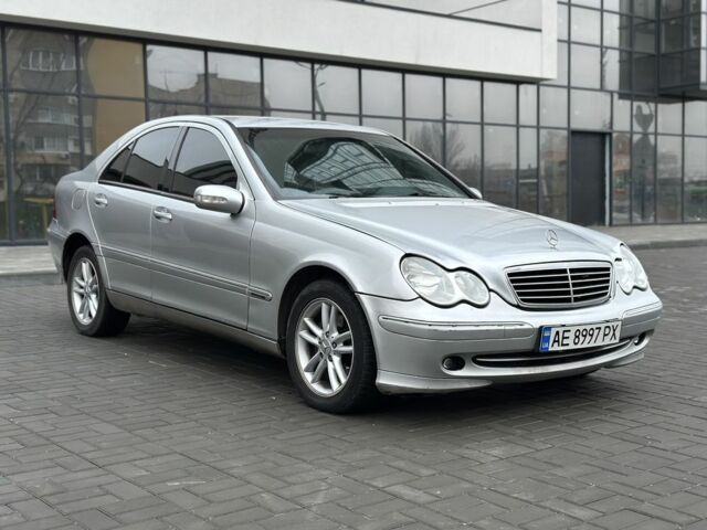 Сірий Мерседес Ц-Клас, об'ємом двигуна 2 л та пробігом 274 тис. км за 4499 $, фото 3 на Automoto.ua