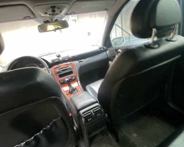 Сірий Мерседес Ц-Клас, об'ємом двигуна 2 л та пробігом 344 тис. км за 4200 $, фото 9 на Automoto.ua