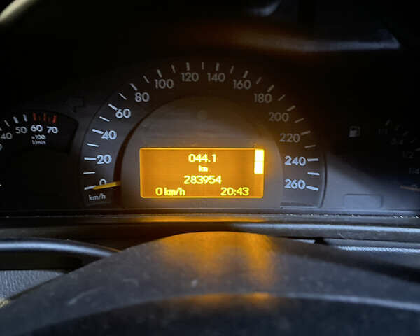 Серый Мерседес Ц-Класс, объемом двигателя 2 л и пробегом 284 тыс. км за 3700 $, фото 5 на Automoto.ua