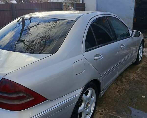 Сірий Мерседес Ц-Клас, об'ємом двигуна 2.2 л та пробігом 600 тис. км за 2000 $, фото 6 на Automoto.ua