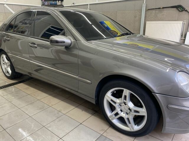 Сірий Мерседес Ц-Клас, об'ємом двигуна 2 л та пробігом 199 тис. км за 6200 $, фото 2 на Automoto.ua
