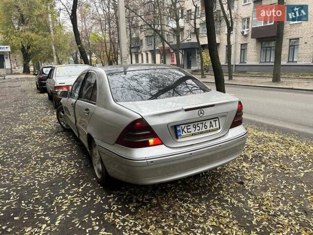 Серый Мерседес Ц-Класс, объемом двигателя 2.15 л и пробегом 438 тыс. км за 3600 $, фото 3 на Automoto.ua