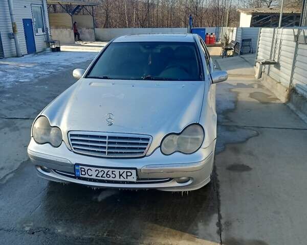 Сірий Мерседес Ц-Клас, об'ємом двигуна 2.2 л та пробігом 500 тис. км за 2500 $, фото 7 на Automoto.ua